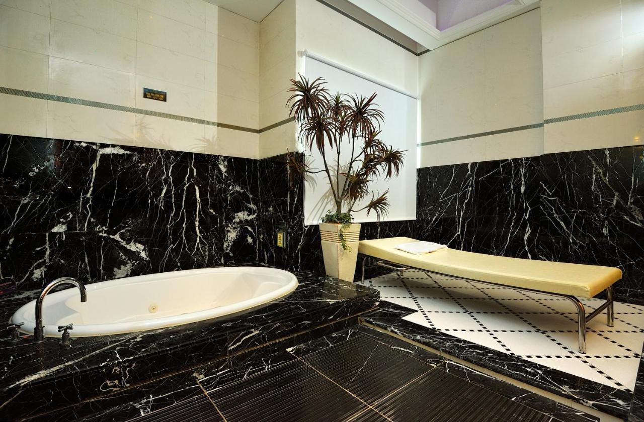 Jing Hwa Motel Tainan Luaran gambar