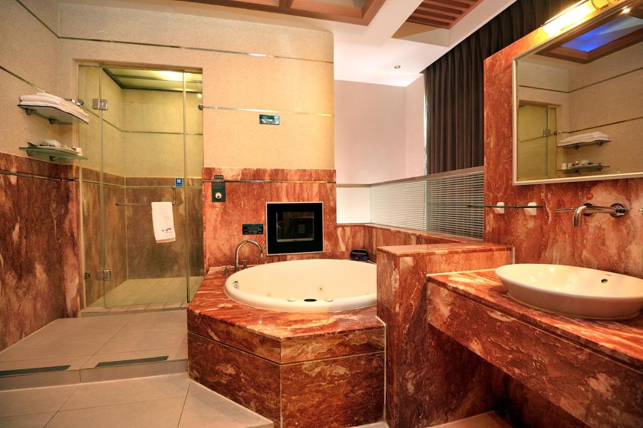 Jing Hwa Motel Tainan Luaran gambar
